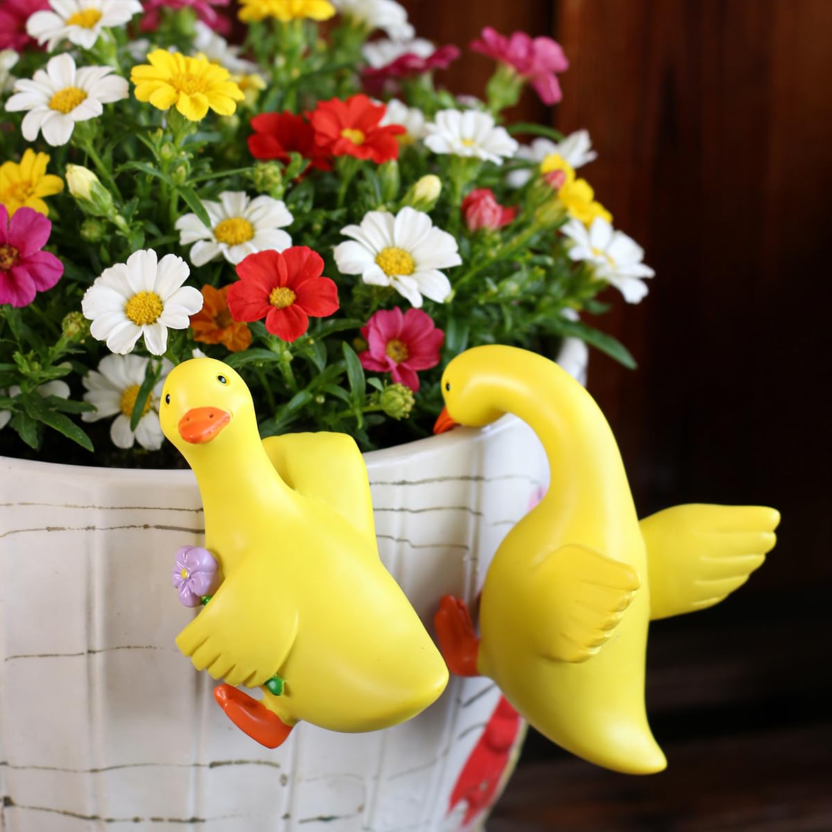 Set of 2 Cute Climbing Elephant Statues Flower Pot Hugger, Resin Hanging Animals Figurine Outdoor Planter Pot Decorations for Home Garden Patio Lawn Yard Ornaments