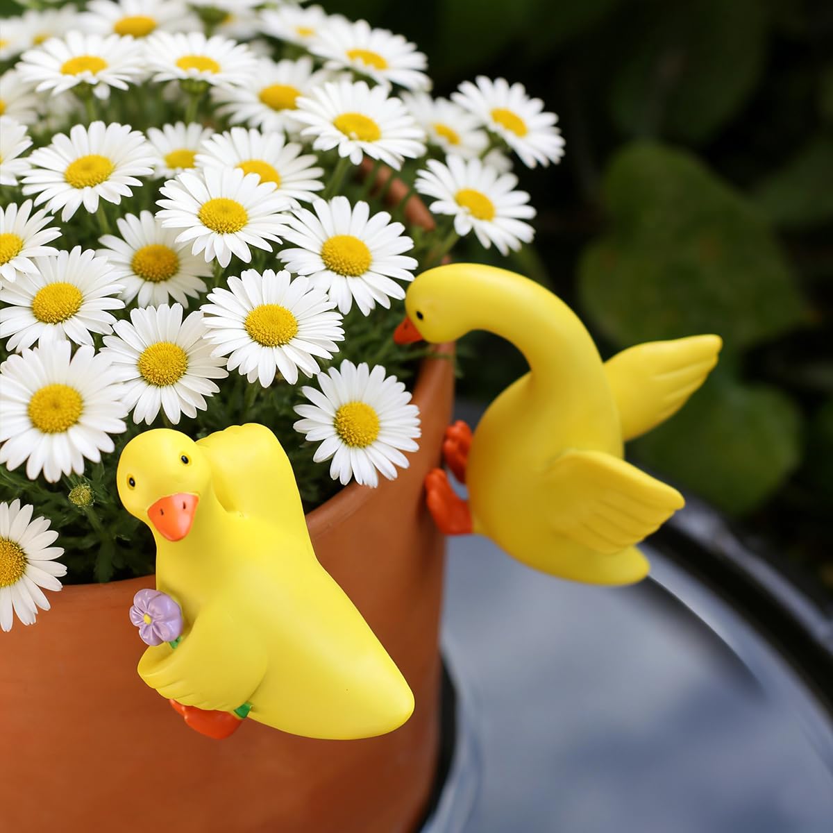 Set of 2 Cute Climbing Elephant Statues Flower Pot Hugger, Resin Hanging Animals Figurine Outdoor Planter Pot Decorations for Home Garden Patio Lawn Yard Ornaments