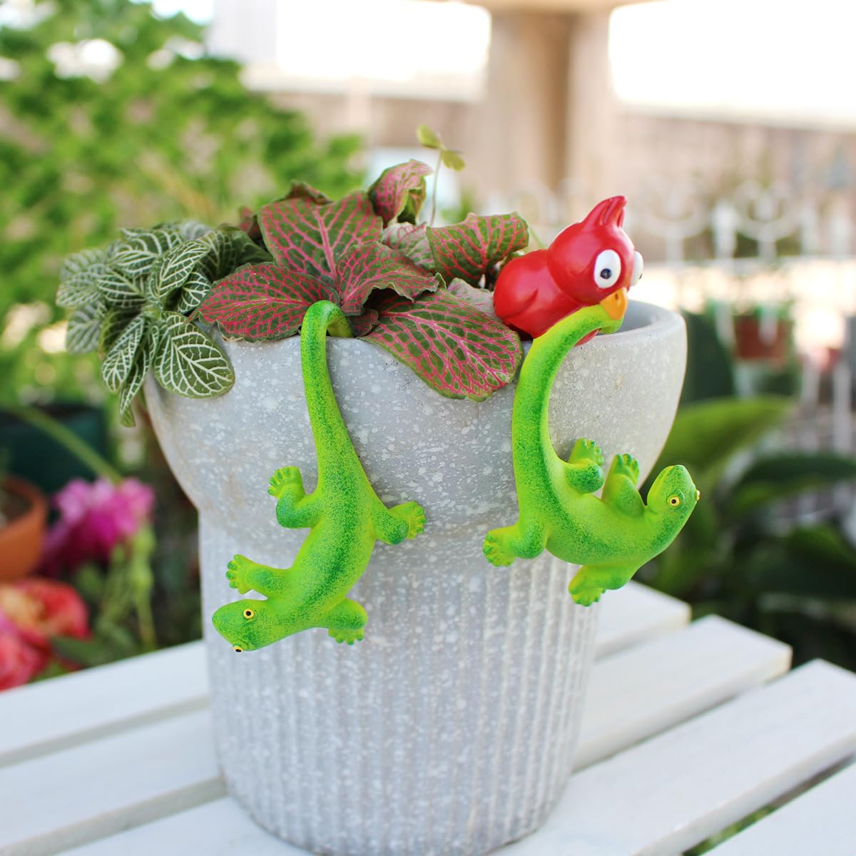Set of 2 Cute Climbing Elephant Statues Flower Pot Hugger, Resin Hanging Animals Figurine Outdoor Planter Pot Decorations for Home Garden Patio Lawn Yard Ornaments