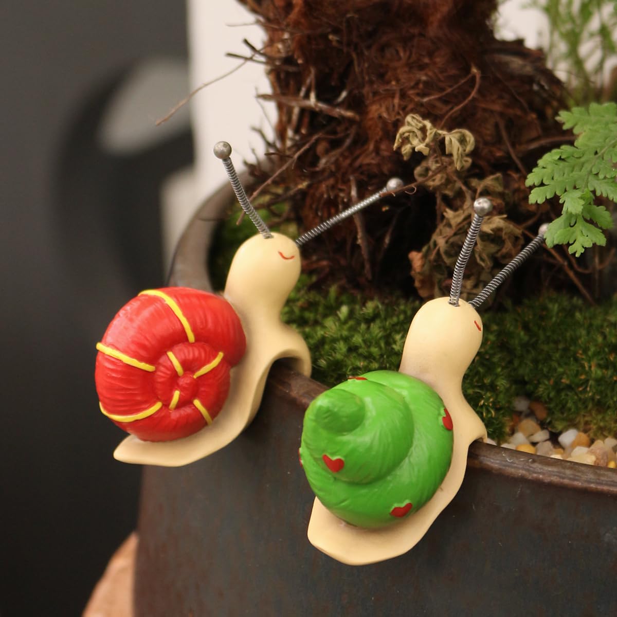 Set of 2 Cute Climbing Elephant Statues Flower Pot Hugger, Resin Hanging Animals Figurine Outdoor Planter Pot Decorations for Home Garden Patio Lawn Yard Ornaments