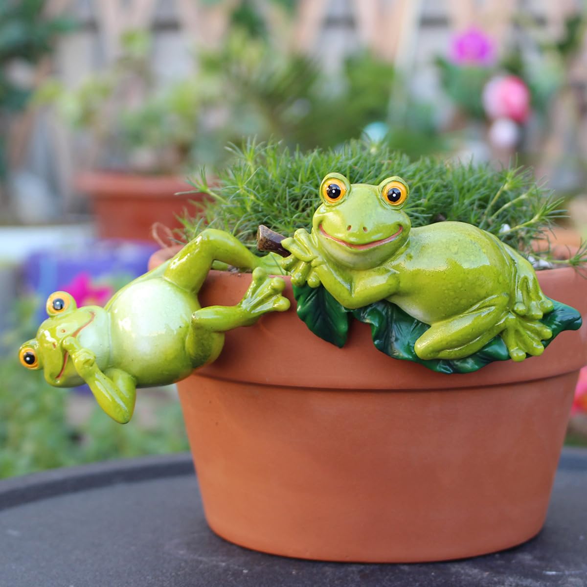 Set of 2 Cute Climbing Elephant Statues Flower Pot Hugger, Resin Hanging Animals Figurine Outdoor Planter Pot Decorations for Home Garden Patio Lawn Yard Ornaments