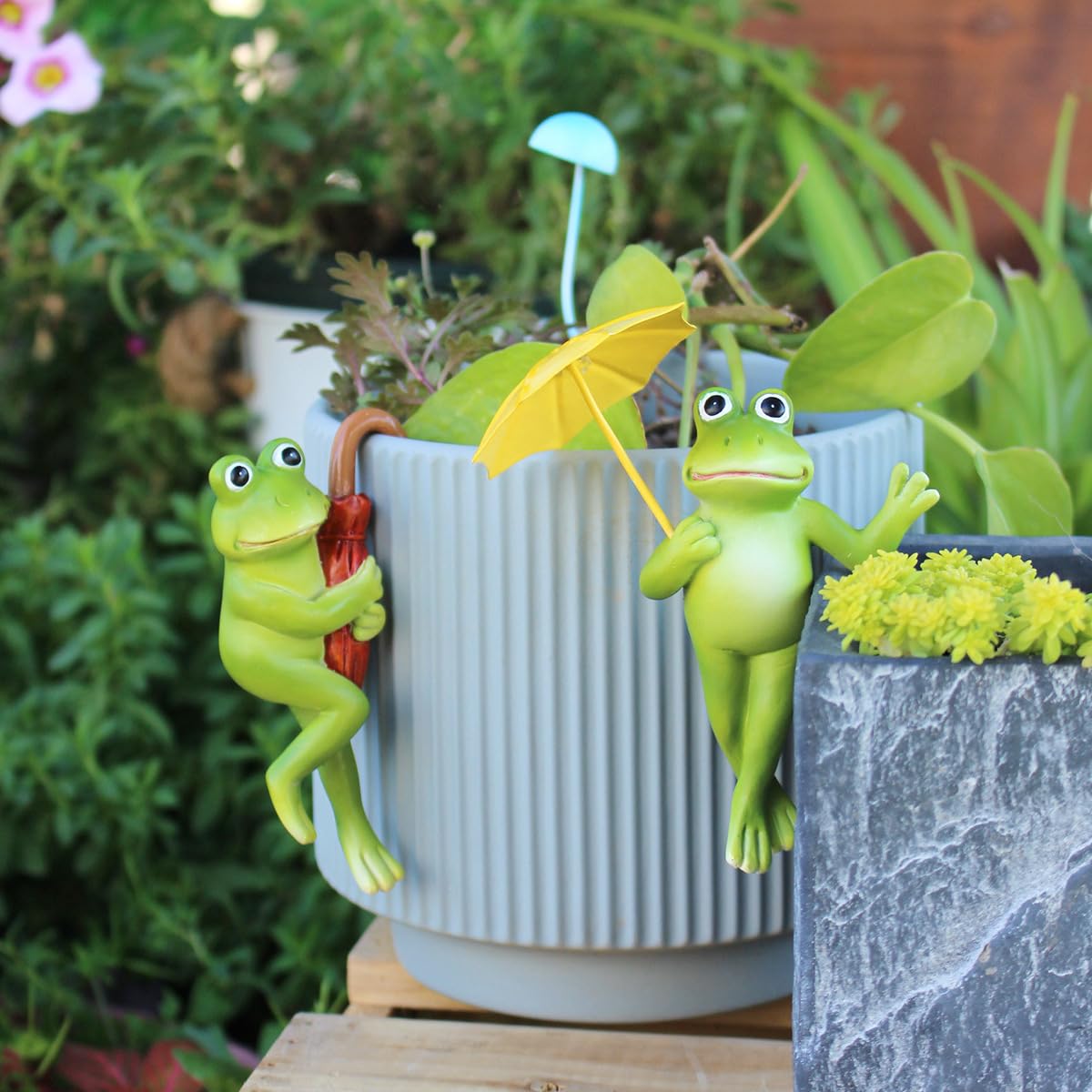 Set of 2 Cute Climbing Elephant Statues Flower Pot Hugger, Resin Hanging Animals Figurine Outdoor Planter Pot Decorations for Home Garden Patio Lawn Yard Ornaments
